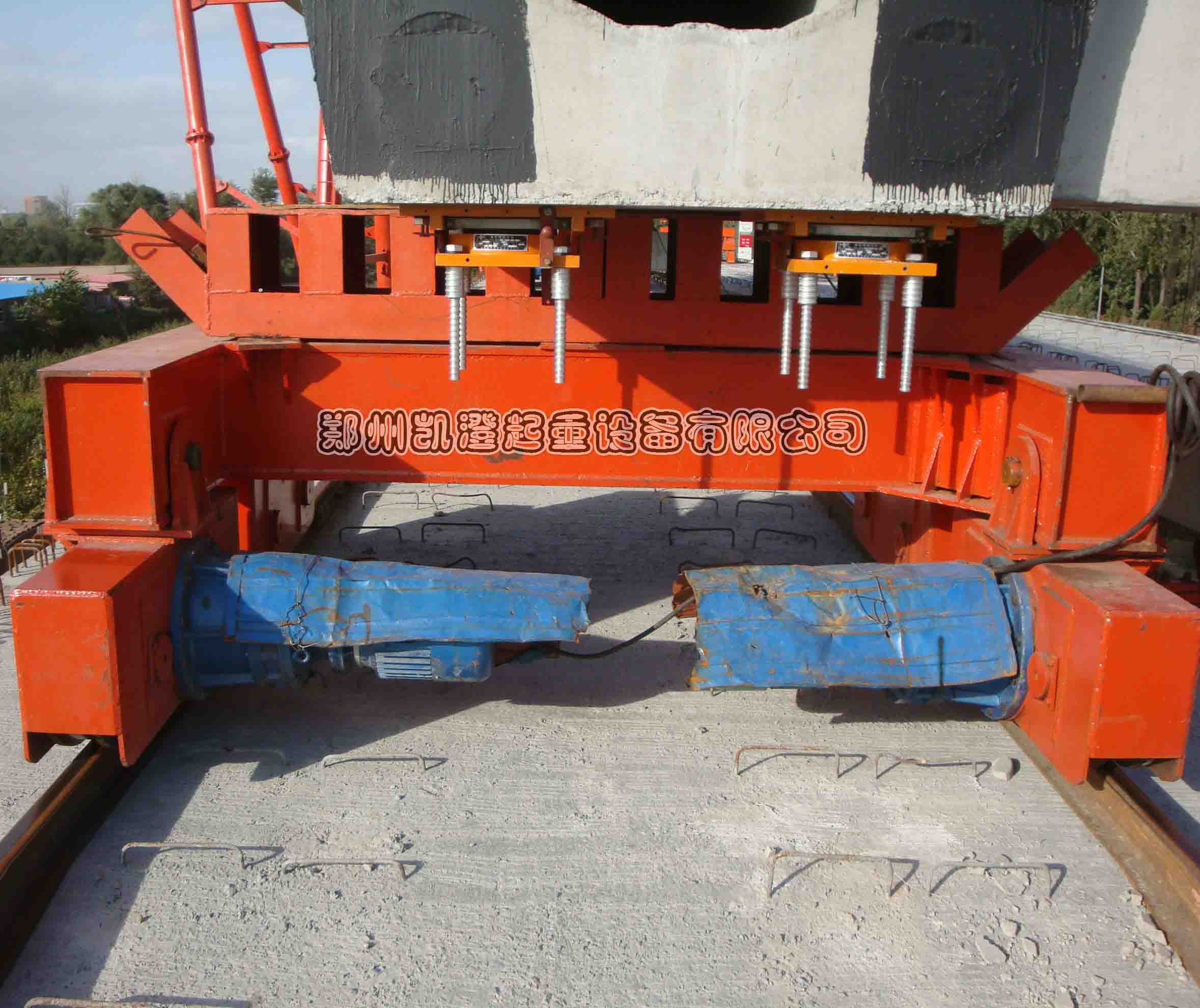 提梁機(jī).jpg 提梁機(jī).jpg